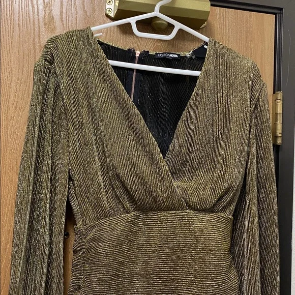 Fashion Nova Sparks Fly Metallic Midi Dress - Gold Small 
Holiday retro goddess - Picture 4 of 6